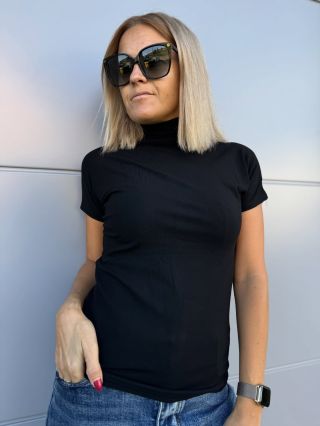 Jednoduchý a přitom stylový kousek, který skvěle doplní váš šatník. Hodí se k džínům, saku i pod svetr. Díky univerzálním...