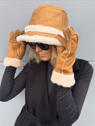 ✨Dámský klobouk s měkkým kožíškem uvnitř – styl i pohodlí v jednom 🤍 Lze perfektně sladit s rukavicemi z naší nabídky 🧤...