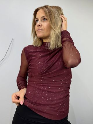✨ Nové třpytivé topy právě online! ✨ Elegantní, pohodlné a v několika barvách – perfektní na večírky i sváteční dny 🤍🖤🍷🤎 👉...